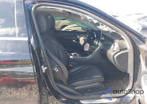 2015 Mercedes-Benz C 300 из США, поврежденный, VIN 55SWF4JB6FU075987